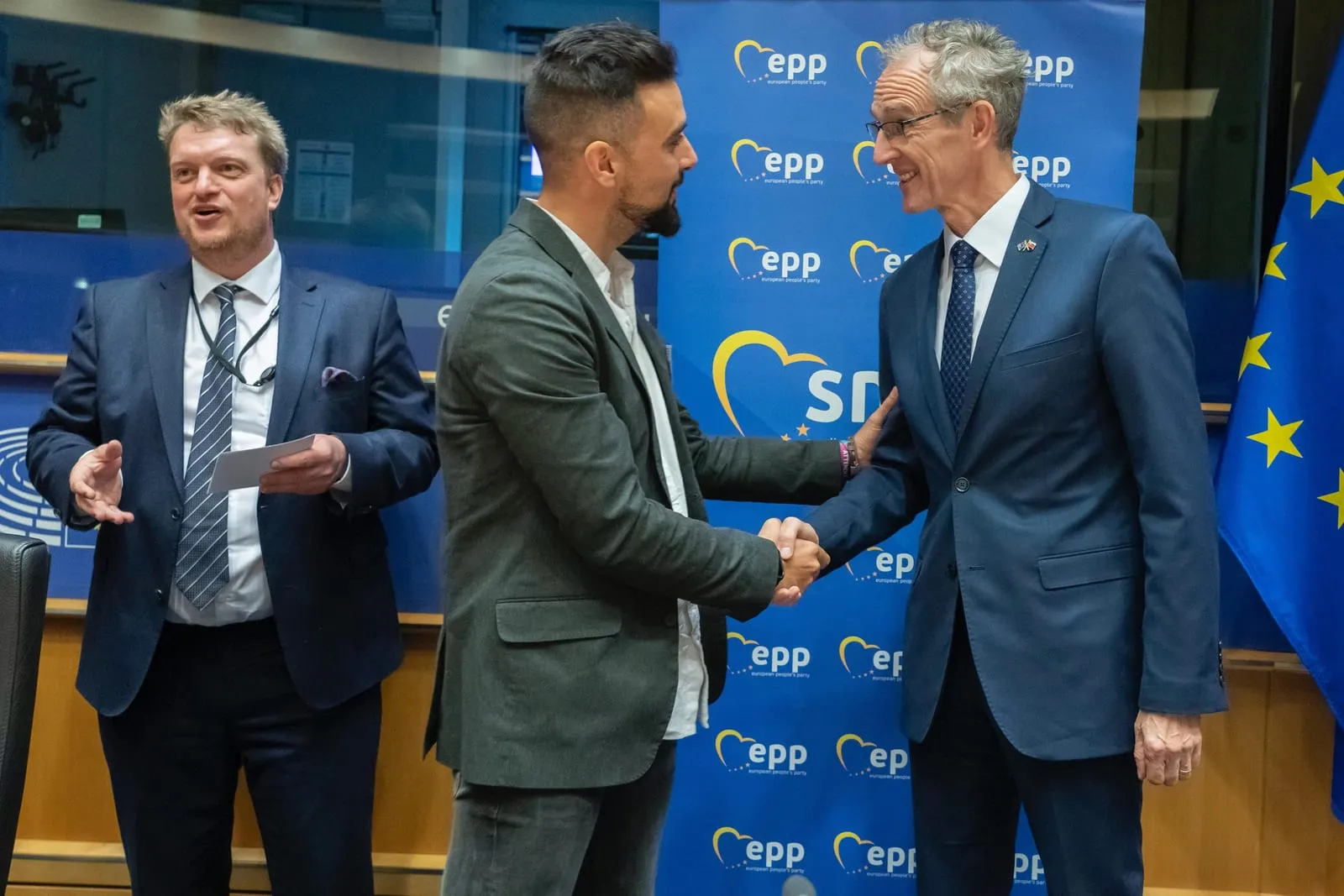 David Olim receiving the SME Europe award at the European Parliament